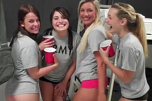 女洗澡裸体按摩hd.